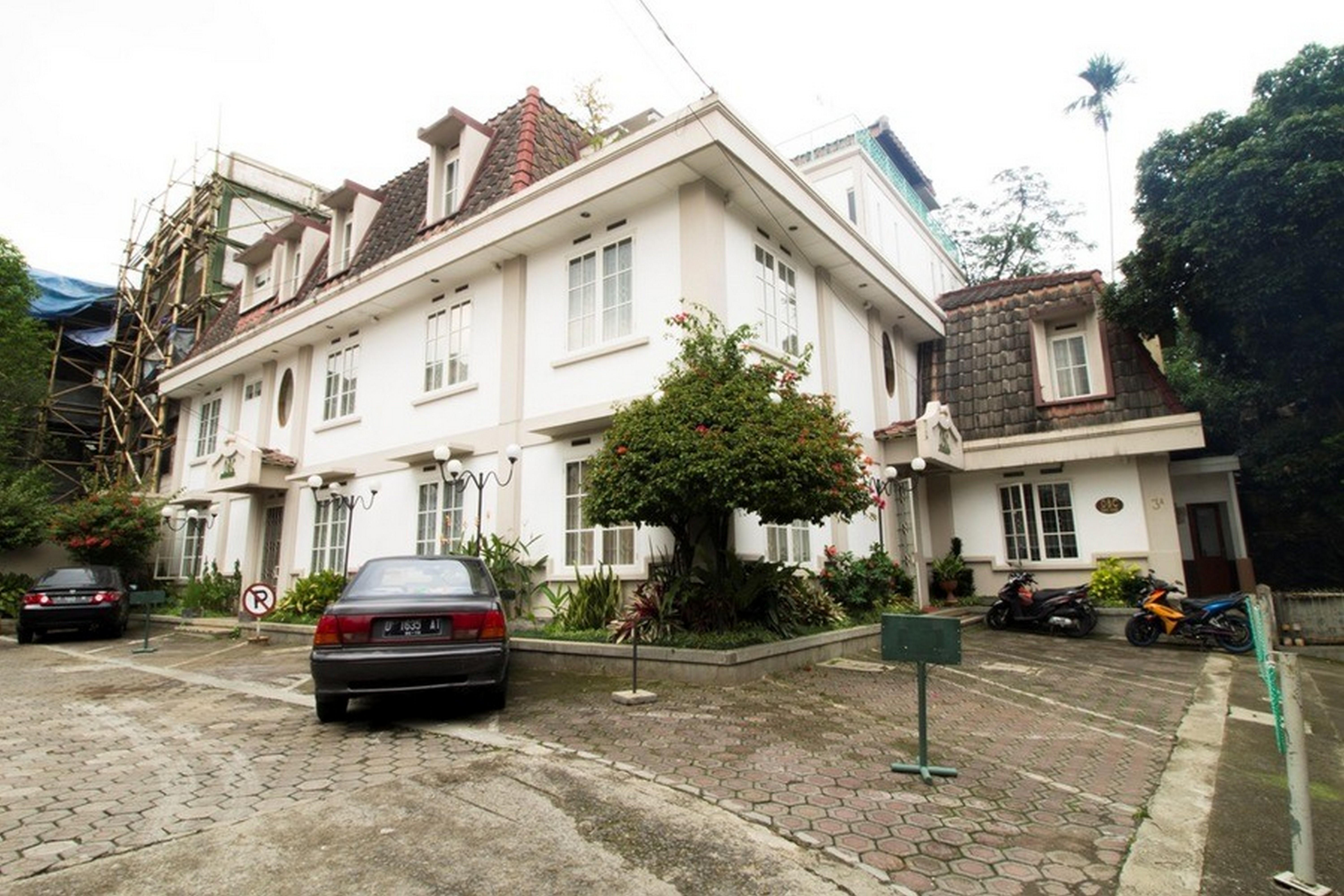 Reddoorz Plus Near Parahyangan University Bandung Exterior photo