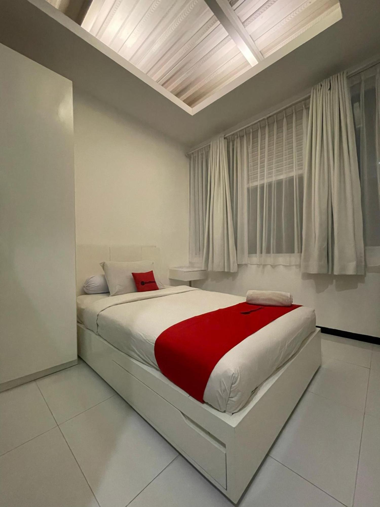Reddoorz Plus Near Parahyangan University Bandung Exterior photo