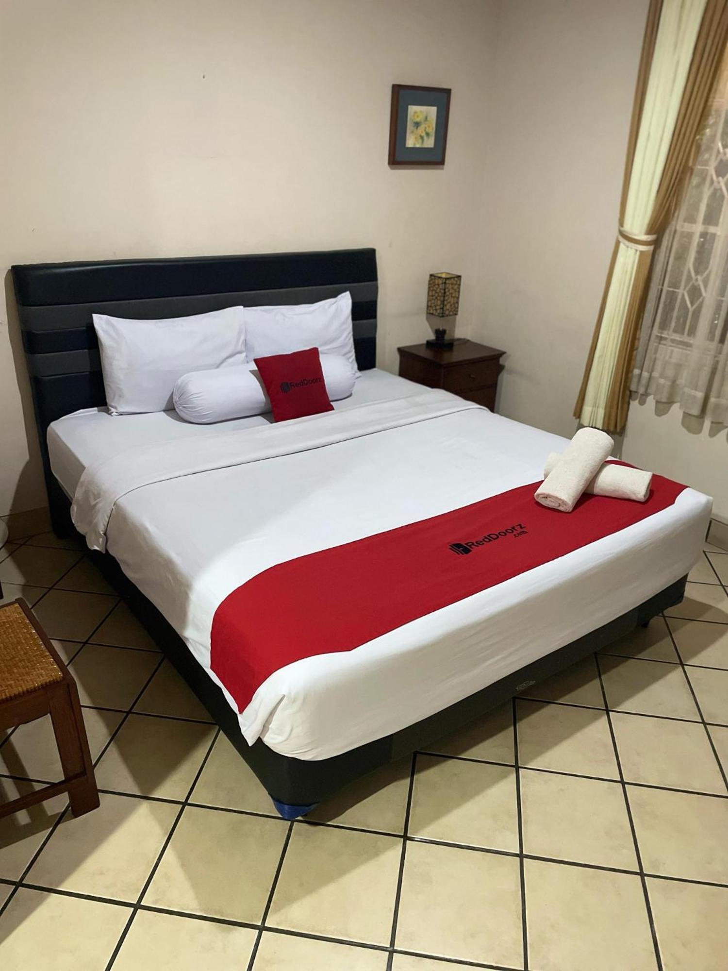 Reddoorz Plus Near Parahyangan University Bandung Exterior photo