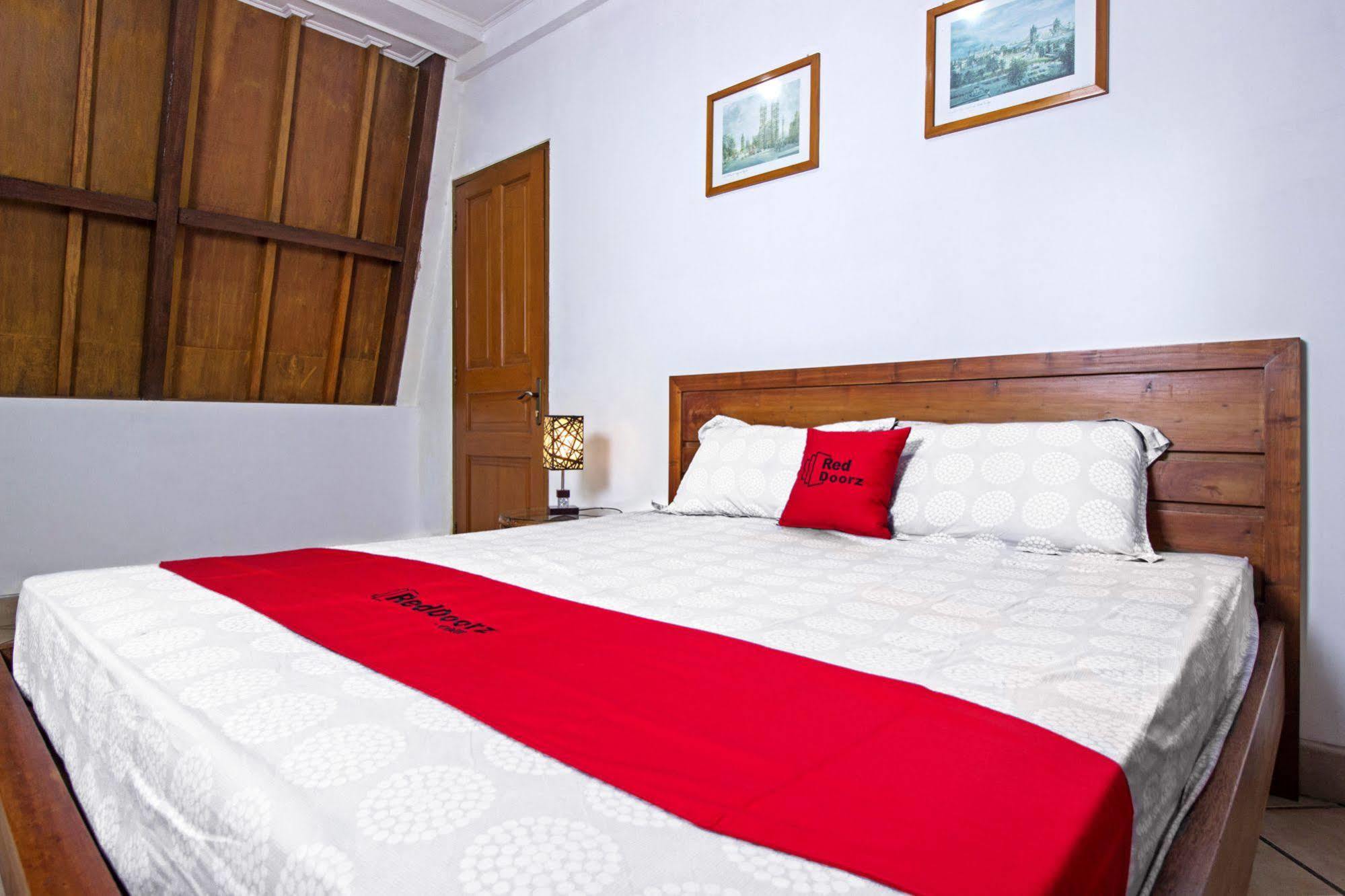 Reddoorz Plus Near Parahyangan University Bandung Exterior photo